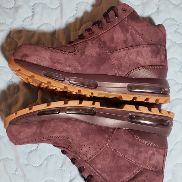 Nike ACG Men\'s Boots in Burgundy and Tan main image 4